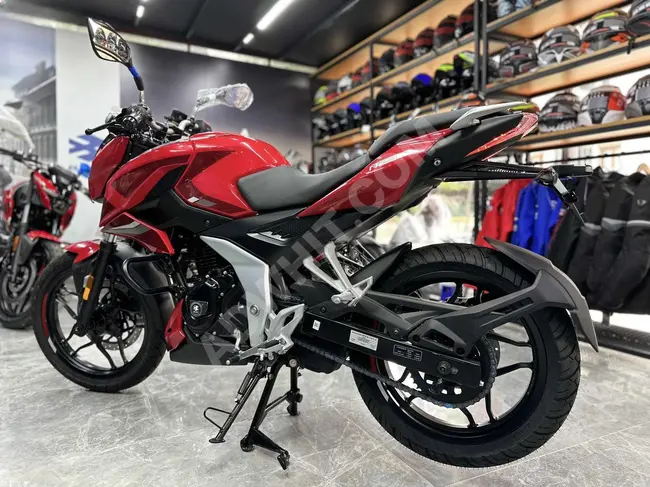 Bajaj Pulsar N 250 with the option of payment via credit card with no interest difference over 12 months in installments.