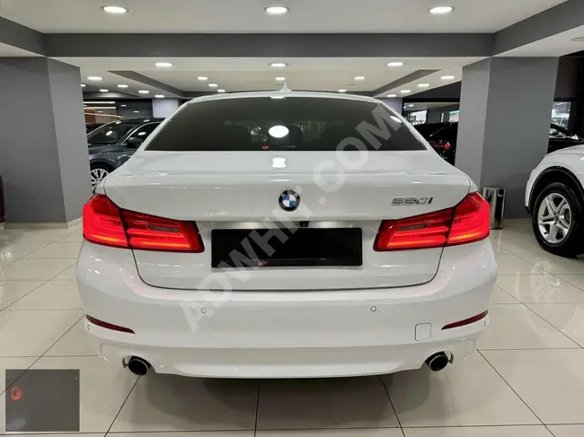 BMW 5.20i 1.6 model 2017 with rearview camera, smart key, 18-inch rim, dual air conditioning.