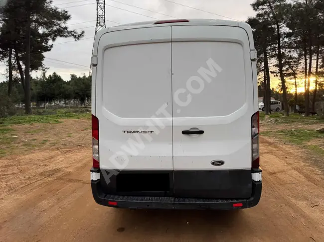 FORD TRANSIT 350 L with a down payment of 230,000. Model 2022, 116,000 km without defects.