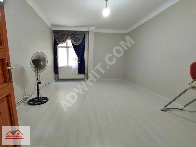 A 2+1 apartment with two facades, 130 square meters in size, located on the first floor in the Souk Al Jumaa area in M.AKIF!