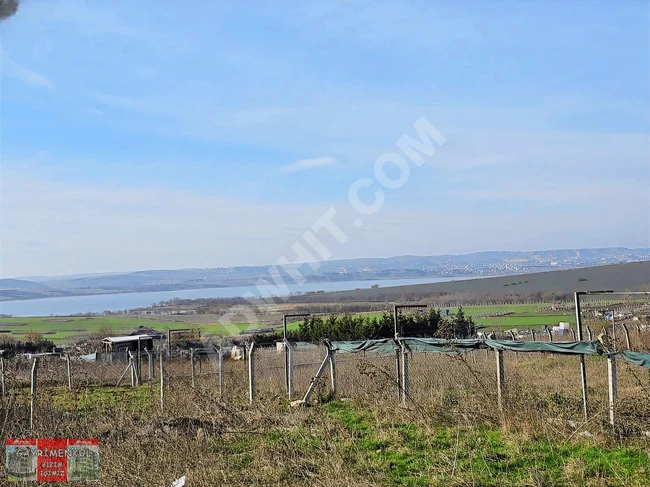 Land overlooking the lake for urgent sale - by Arzum