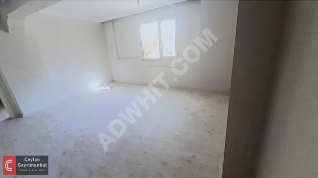 2+1 apartment with a net area of 105 m² in a 17-year-old building in Koca Sinan Merkezi Mahallesi, available for purchase via loan.