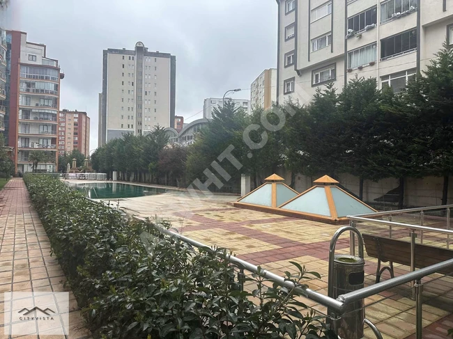 3+1 apartment for sale overlooking the pool with a spacious balcony in Günışığı Sitesi