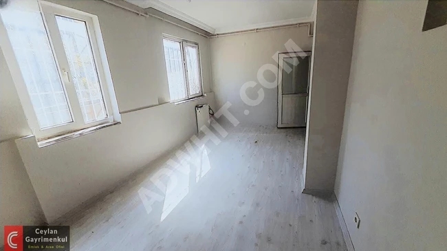 2+1 apartment with a net area of 105 m² in a 17-year-old building in Koca Sinan Merkezi Mahallesi, available for purchase via loan.