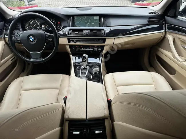 BMW 5.20i EXECUTİVE موديل 2015 أبواب شفط - (شاشة ديجيتال)، نظام الملاحة NBT، صندوق أمتعة كهربائية، عجلات 18 بوصة.