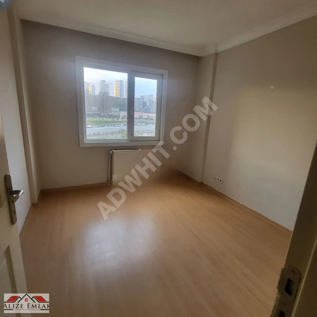 For rent: Empty and clean apartment with a private bathroom for parents in Halkalı Atakent Soyak.