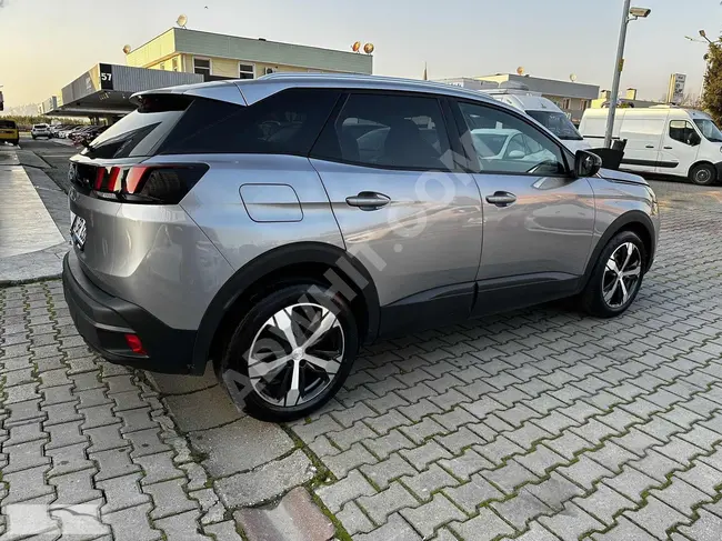 PEUGEOT 3008 1.5 BlueHDI Active Prime model 2023 with no defects, featuring a glass roof.