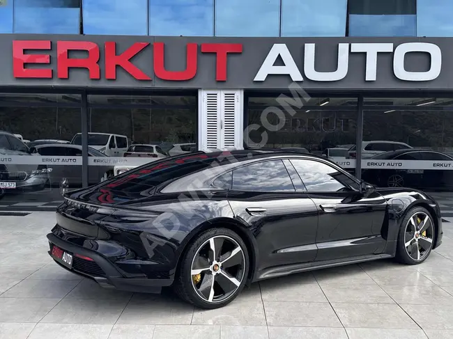 سيارة Porsche Panamera TURBO S موديل 2020 - حزمة CARBON