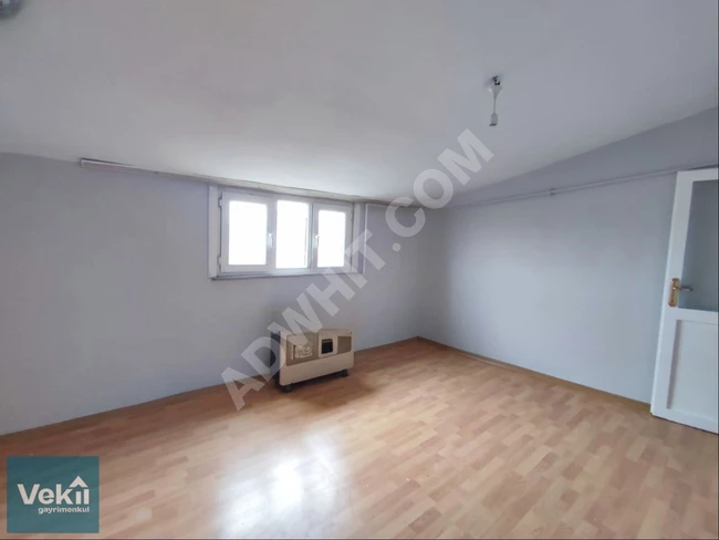 Apartment for rent, terrace floor in Bağcılar, Yeni neighborhood.