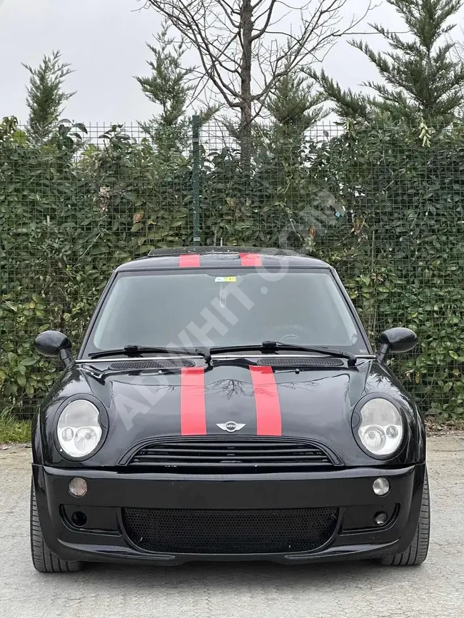 MINI One with automatic transmission featuring a glass roof, manual gearbox, low mileages, newly inspected.