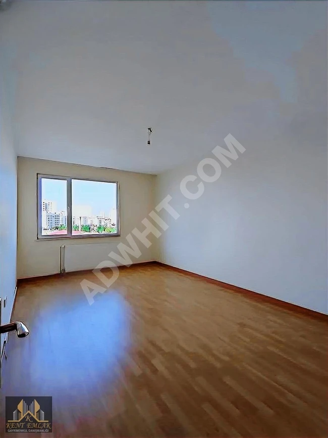 Apartment for sale 3+1 in a prime location in KAYAŞEHİR, region 18 – Two facades with title deed