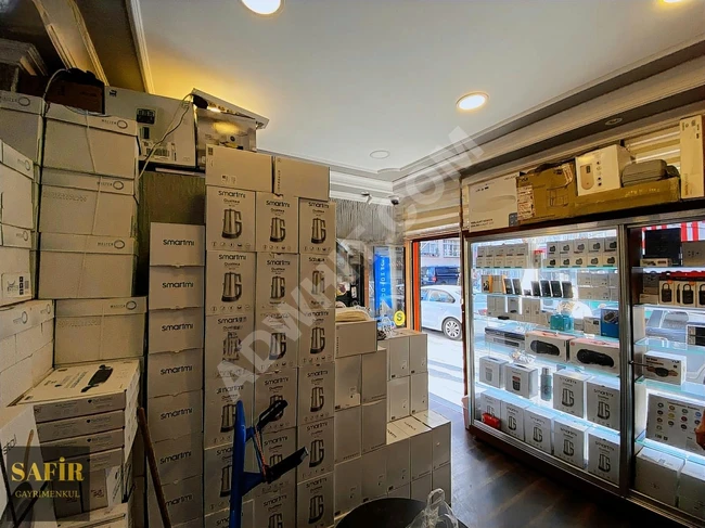 Shop for sale in a central location in BAKIRKÖY with a storage room (including a bathroom)