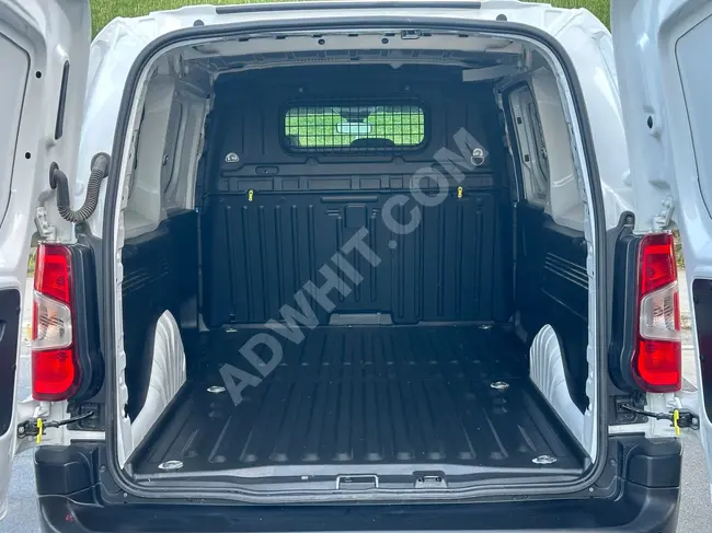 BERLINGO CARGO 1.5BLUEHDI model 2023 with air conditioning and 60 km without defects.