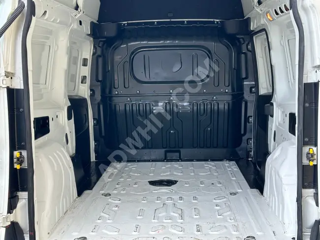 FIAT DOBLO CARGO 1.6 MAXI XL Model 2021 with 35 km original.