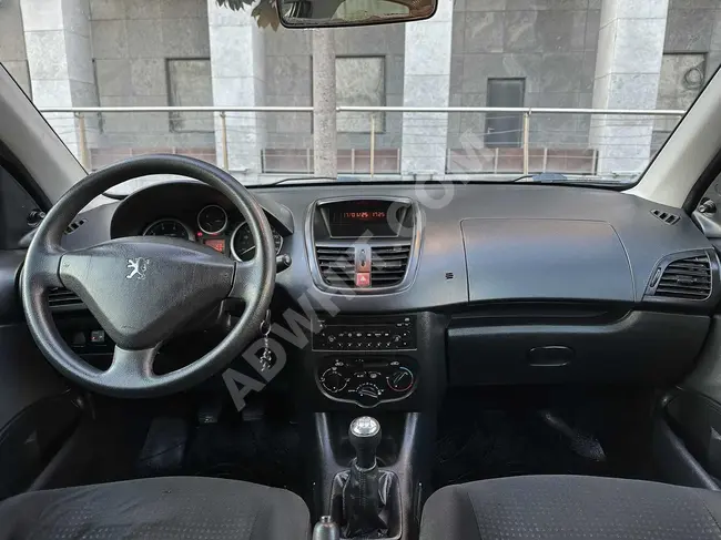 Peugeot 206 موديل 2010  130.000 كم بدون تغييرات وخالية من العيوب