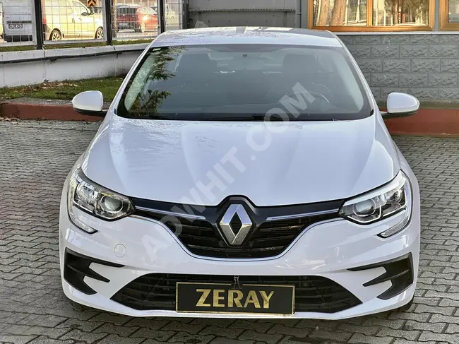 RENAULT MEGANE 1.5 BLUE DCI Model 2021 Automatic installment through credit card over 12 installments.