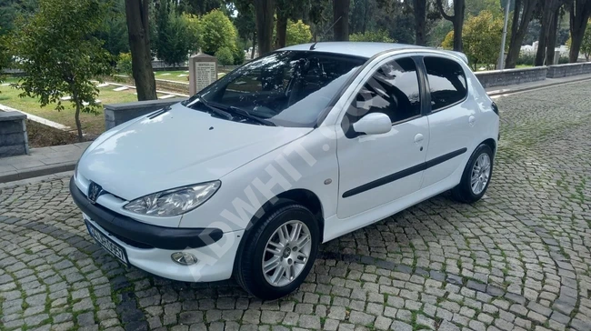 سيارة PEUGEOT 206 1.4 موديل 2000 - يعمل بالغاز المسال مع إمكانية تبادل