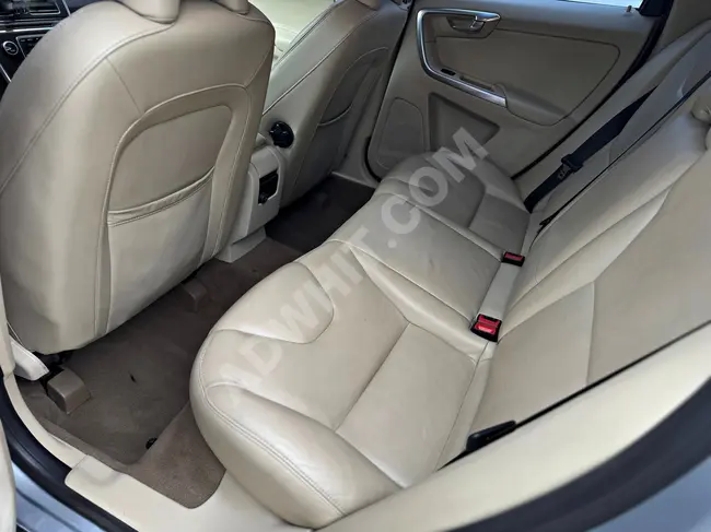 سيارة VOLVO XC60 PREMİUM موديل 2014 بقوة 181 حصان بدون دهان