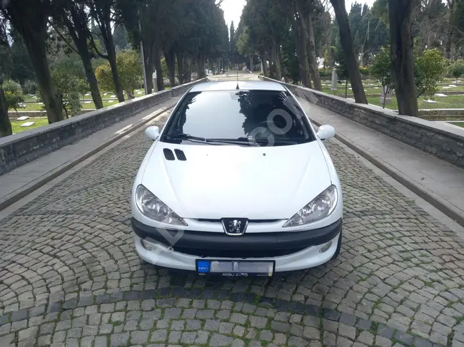 سيارة PEUGEOT 206 1.4 موديل 2000 - يعمل بالغاز المسال مع إمكانية تبادل