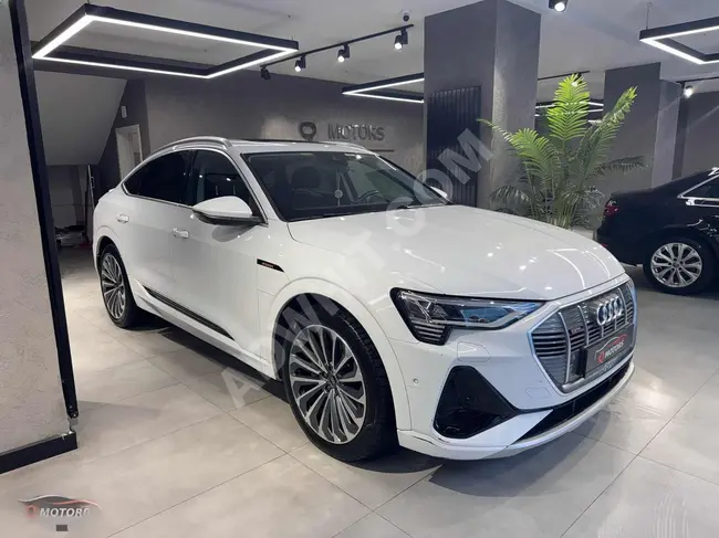 سيارة Audi E-TRON SPORTBACK 55 QUATTRO S LINE موديل 2023 - خالية من العيوب.