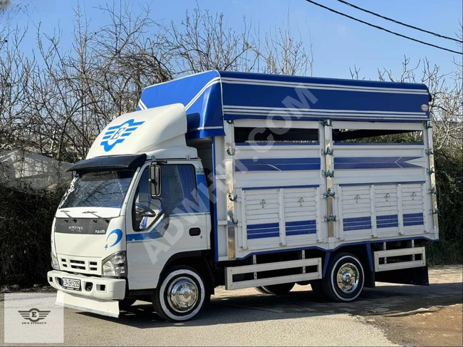 Luxury wide Isuzu truck without defects in factory condition, new tent, 175,000 kilometers