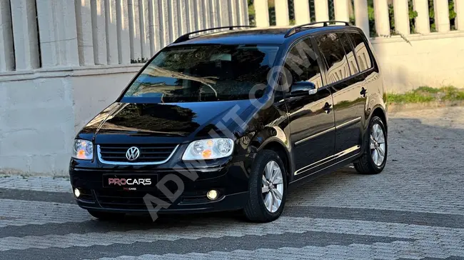 سيارة Volkswagen Touran موديل 2004 - بدون صبغ تغييري 3 صبغات | من الداخل لون بيج Comfortline ل 7 أشخاص