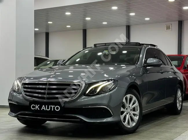 سيارة MERCEDES E180 EXCLUSİVE 9G موديل 2017 بحالة جيدة، 91000 كم، مع فتحة سقف بانورامية.