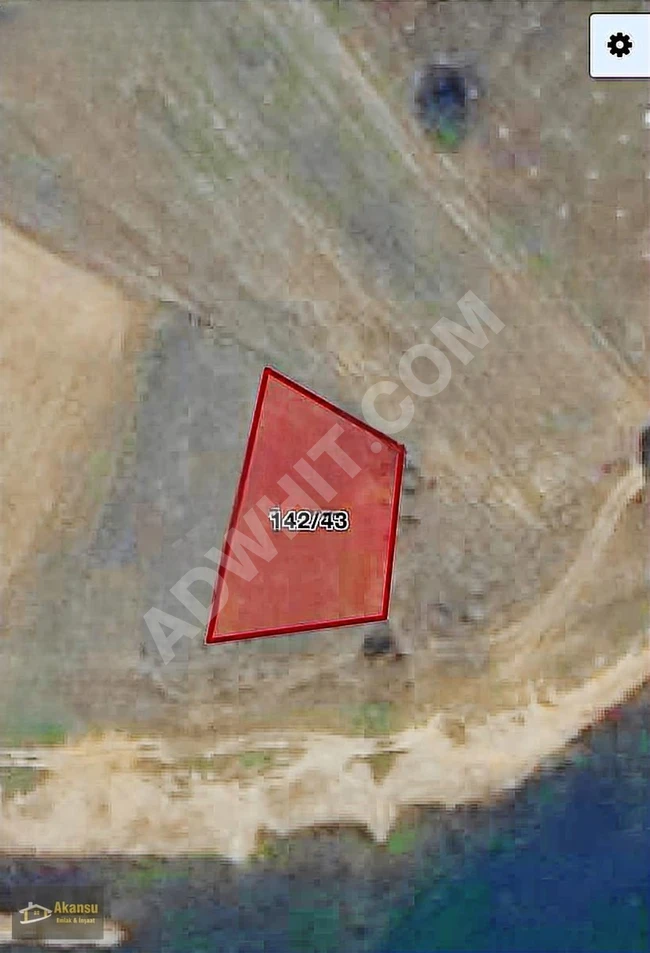 Land for investment in an excellent location for sale by AKANSU