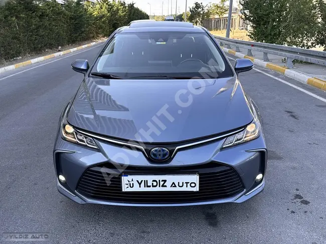 سيارة Corolla 1.8 Hybrid Flame X-Pack موديل 2021 - فتحة سقف - تنبيه انحراف المسار - نظام منع التصادم