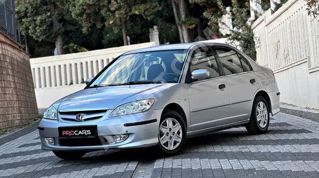 Honda Civic Car 1.6 i-VTEC Model 2004 - Automatic with no 3-layer paint change, with makeup and LPG gas.