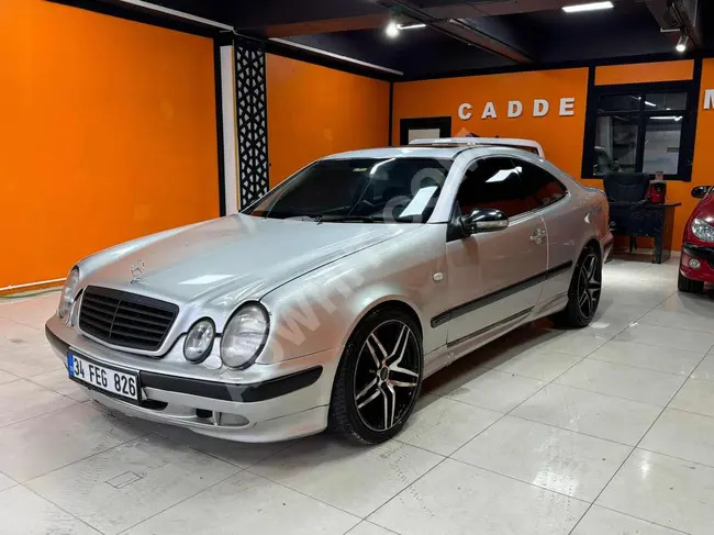 MERCEDES CLK 200 KOMP موديل 2000 فتحة  سقف  ناقل حركة أوتوماتيكي نَظيفة ومُعتنى به.