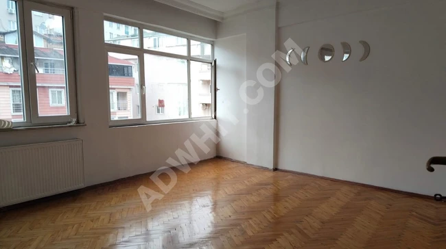 2+1 apartment on the 5th floor with an elevator, featuring a balcony located 4-5 minutes away from the metro and metrobüs.