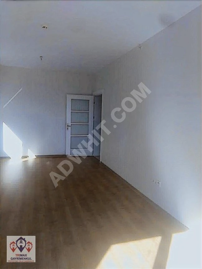 2+1 apartment with a closed kitchen, facing the pool and the city, clean!!! Vacant