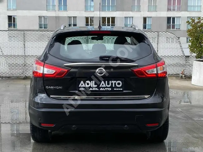 Nissan Qashqai with a glass roof, automatic transmission, and a rear-view camera screen from Adil Auto.