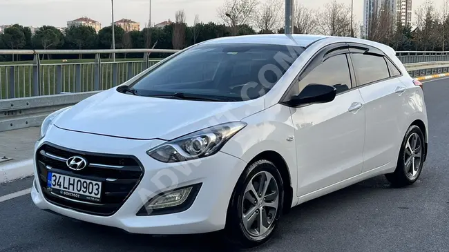 Hyundai i30 car, 2015 model - Diesel Automatic - 7-speed with 136 horsepower - Equipped with a rearview camera