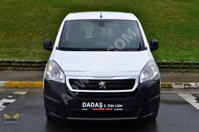 Minivan Peugeot Partner 2017 model - Long chassis - 199,000 km - 2+1 seats - 20% tax