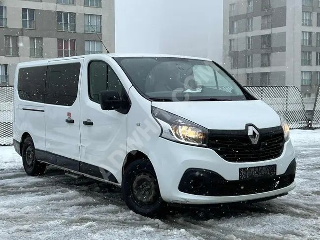 Renault Trafic موديل 2019  - قاعدة  طويلة - سقف زجاجي - باب منزلق مزدوج - 9+1 نظيفة