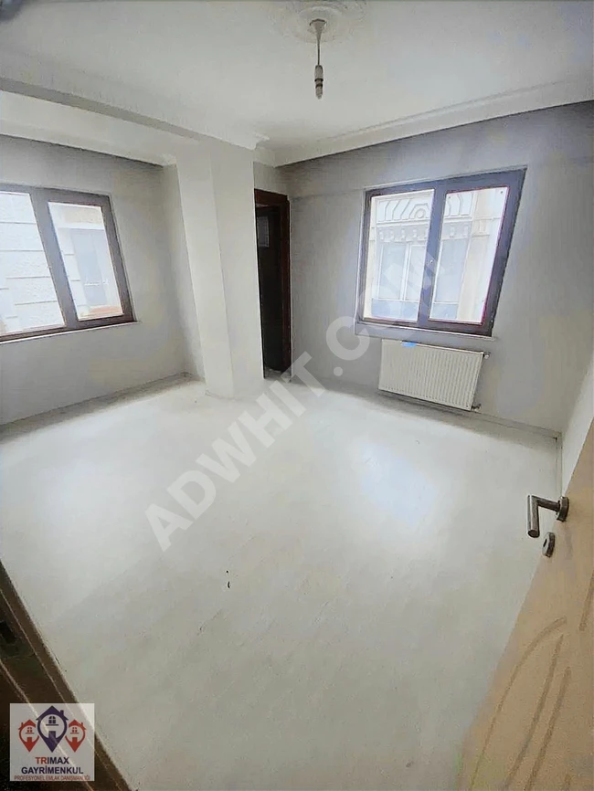 First floor apartment with an area of 100 square meters featuring an en-suite bathroom.