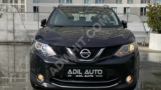 Nissan Qashqai with a glass roof, automatic transmission, and a rear-view camera screen from Adil Auto.