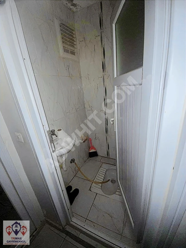 First floor apartment with an area of 100 square meters featuring an en-suite bathroom.