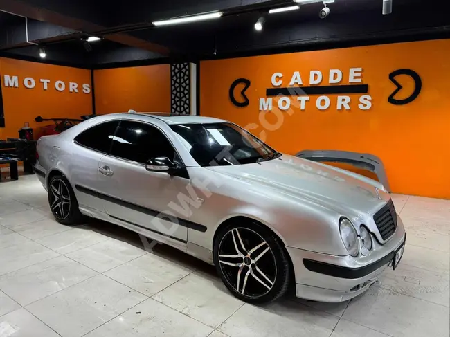 MERCEDES CLK 200 KOMP موديل 2000 فتحة  سقف  ناقل حركة أوتوماتيكي نَظيفة ومُعتنى به.