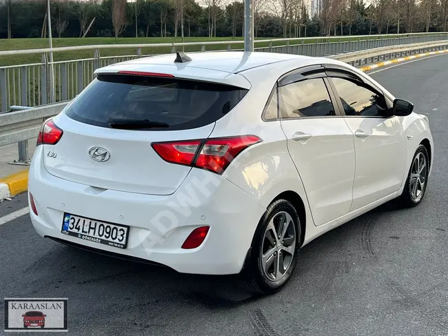 Hyundai i30 car, 2015 model - Diesel Automatic - 7-speed with 136 horsepower - Equipped with a rearview camera