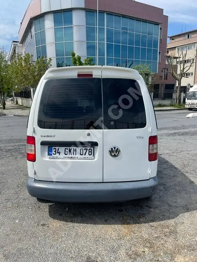 Volkswagen Caddy 1.9 TDI model 2005 at an affordable price. Well-maintained Combi Caddy 1.9 equipped with windows and seats.