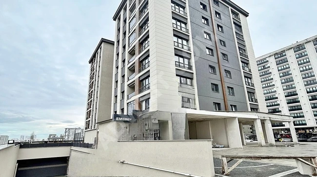 A 3+1 apartment with two facades in the new BUTİK complex, very close to the metrobüs.