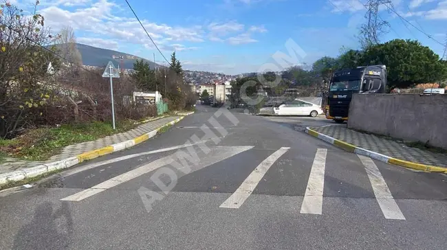 Land for rent with an area of 650 square meters on the main street.