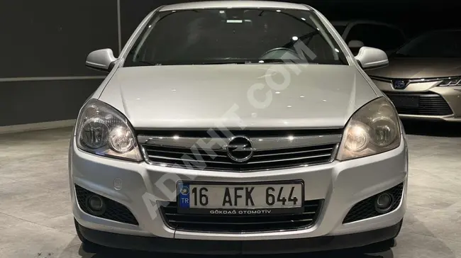 OPEL ASTRA موديل 2012 اتوماتيك عدد كيلومترات منخفض مثبت سرعات مصانة جيدا