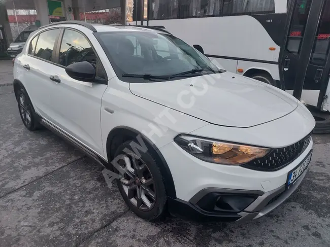 FIAT EGEA CROSS 1.4 FIRE 2022 model with manual transmission