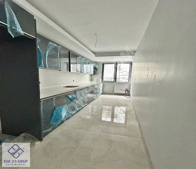 2+1 apartment with a closed parking space in a new building near the Metrobus station and shopping center.