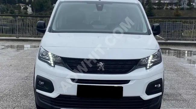 A minivan with a glass roof, maintained at the authorized service center.