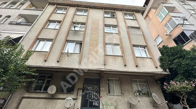 Opportunity for a 2+1 empty apartment with a usable garden in a central location in Bahçelievler.